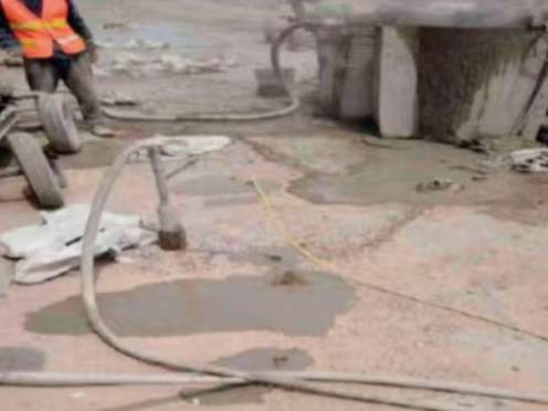 大渡口水泥混凝土路面板底注浆技术 路面脱空注浆整治方案